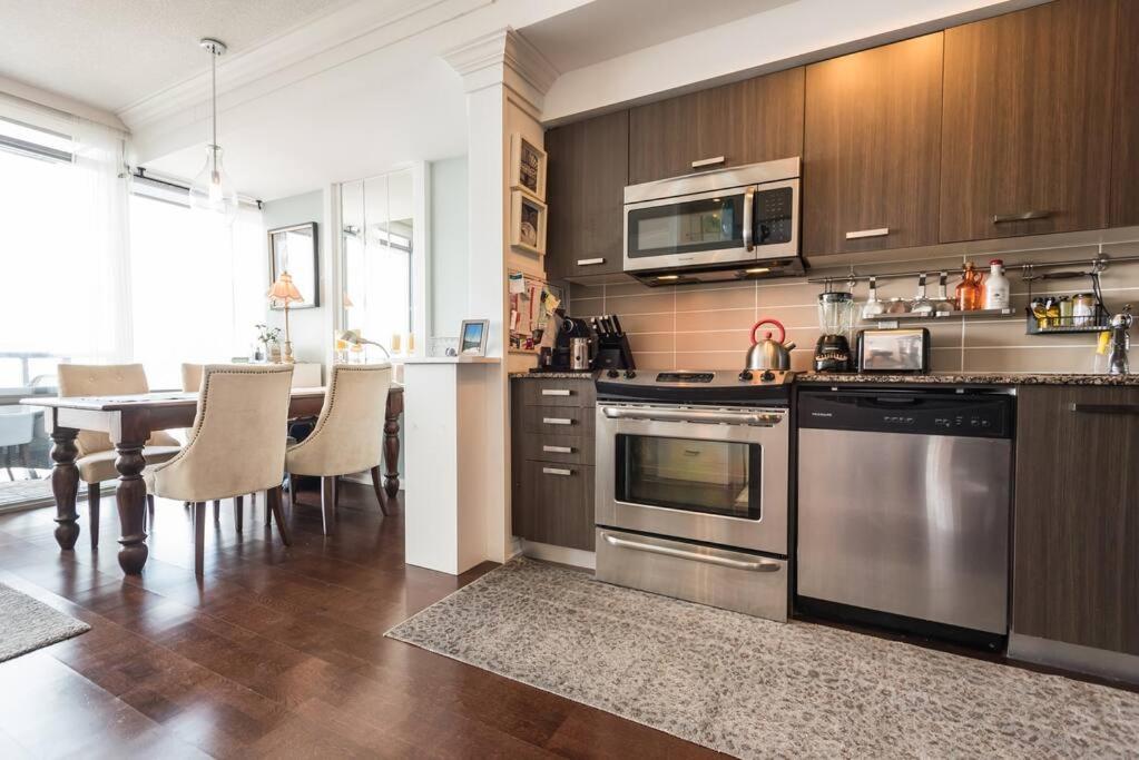 Stunning Condo With Fantastic View Of The City! 多伦多 外观 照片